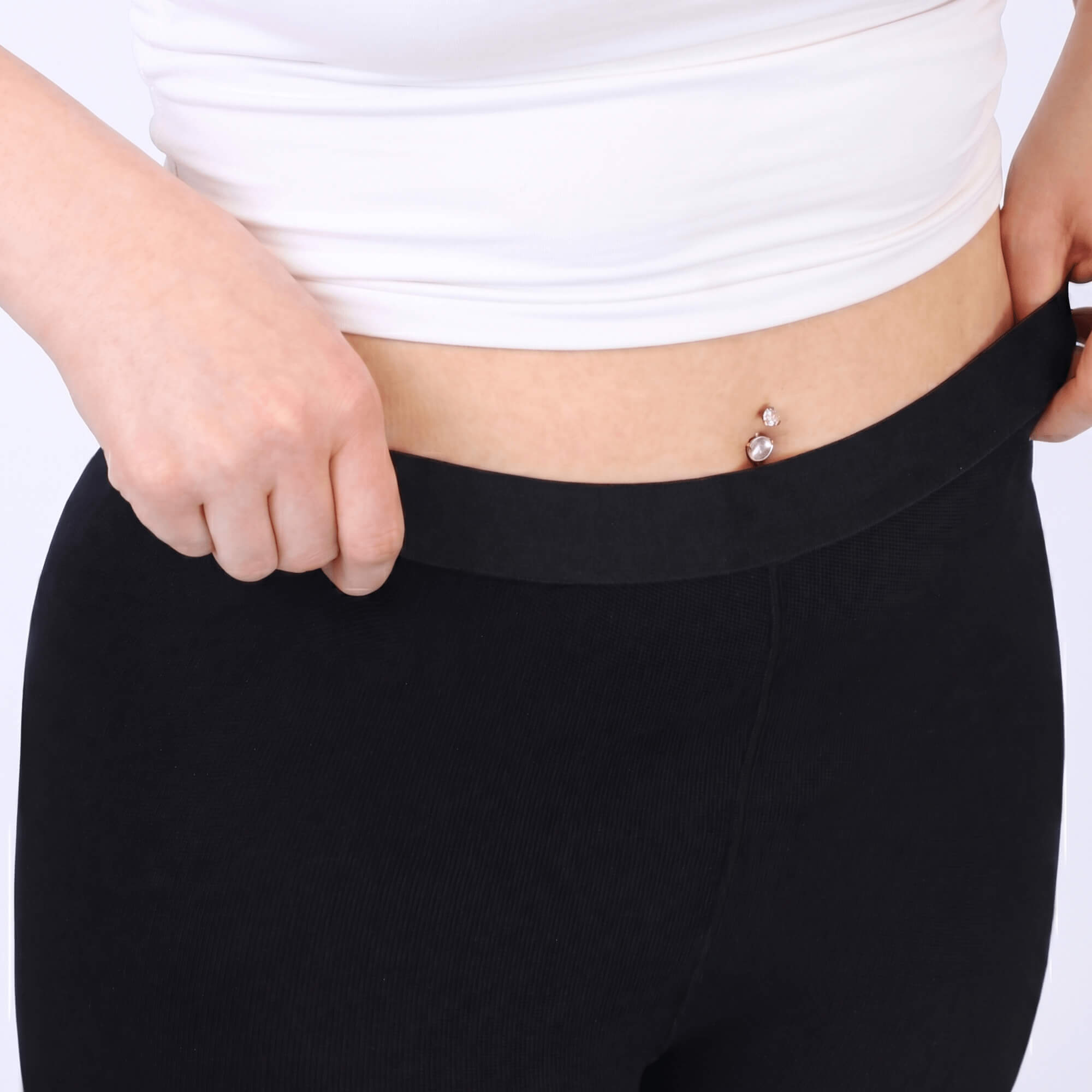 Null-Einschnitt-Komfortbund / Einschneidende Bündchen? Fühlt sich ungefähr so gut an wie zu enge Jeans nach dem Essen. Unser Komfortbund sitzt weich und sicher, ohne zu drücken, damit du dich den ganzen Tag frei bewegen kannst. ||