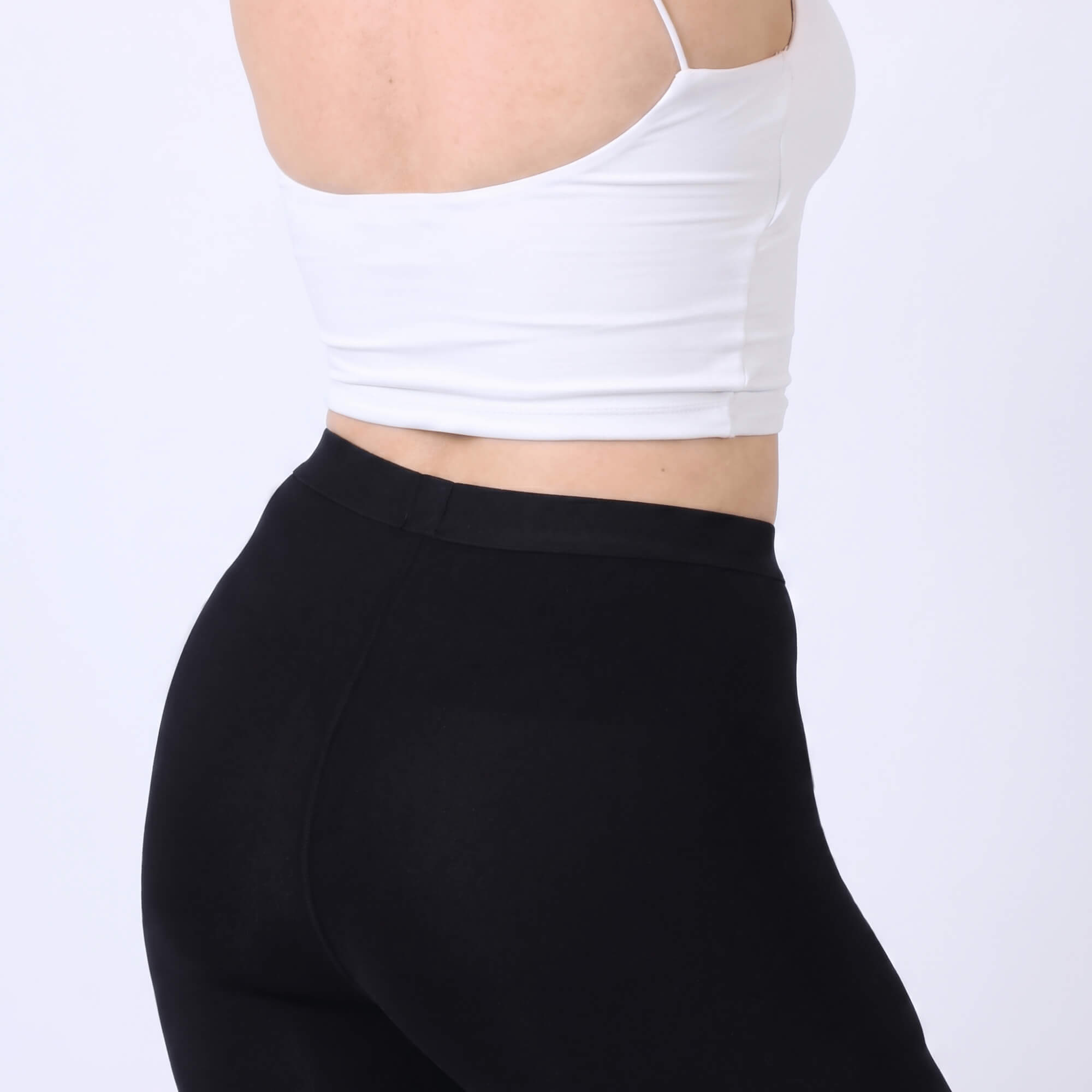 Soft-Cool-Material / Schwitzige Beine braucht wirklich niemand. Unser Soft-Cool-Material ist atmungsaktiv und angenehm kühlend, damit du dich auch an langen und warmen Tagen rundum wohlfühlst. ||