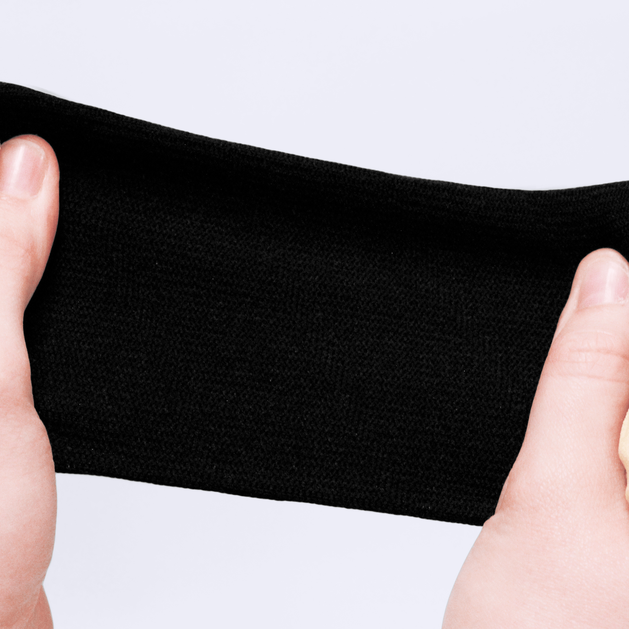 Anti-Schweiß-Streifen / Feuchte Füße in den Socken sind wirklich unangenehm. Unsere Anti-Schweiß-Streifen absorbieren die Feuchtigkeit direkt dort, wo sie entsteht, und transportieren sie zuverlässig weg vom Fuß. So bleiben deine Füße den ganzen Tag spürbar trocken. ||